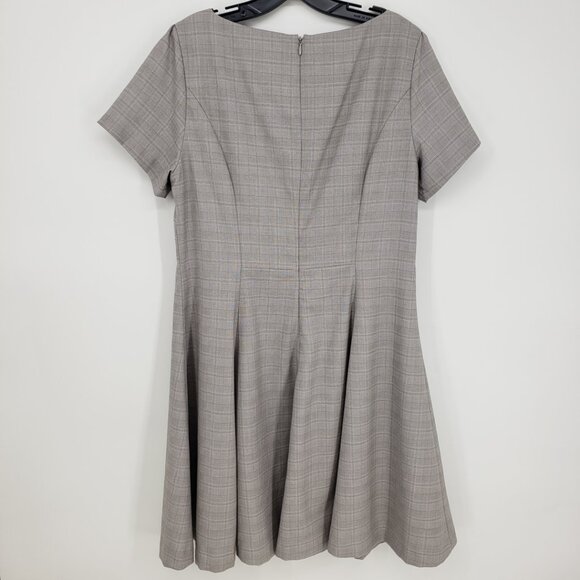 3/$25 H&M Glen Plaid Fit & Flare Dress 14 Short Sleeves Career Work Gray - Picture 2 of 11